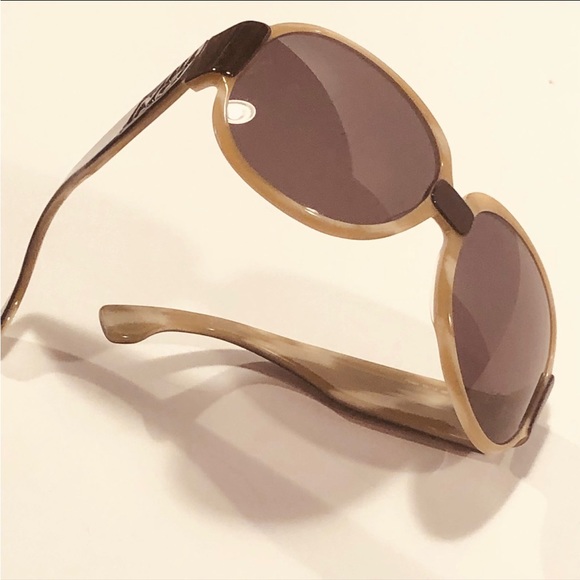 FENDI Sunglasses & Logo Case - Picture 9 of 12